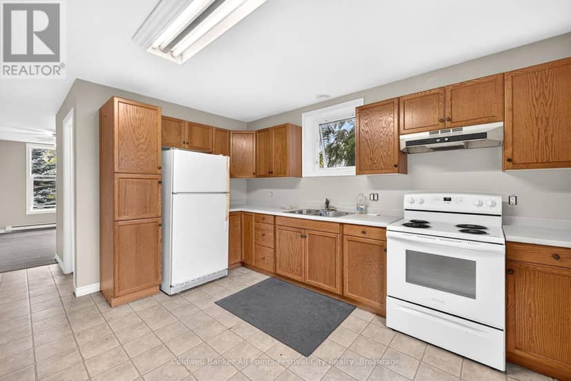 47 Elgin Avenue W — photo 11 of 38