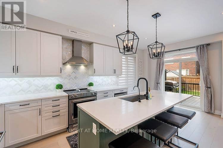 87 Carondale Square — photo 4 of 26