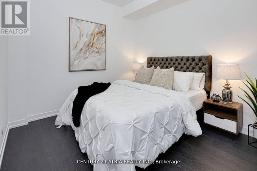 1810 - 2020 Bathurst Street — photo 11 of 40