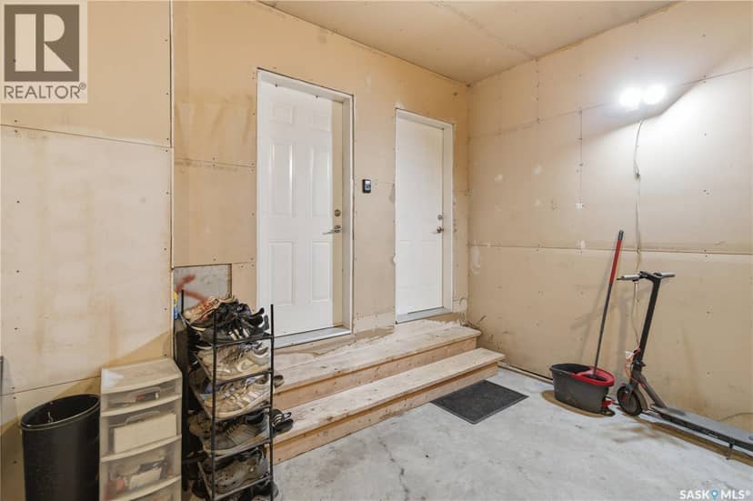 5122 Canuck CRESCENT — photo 40 of 40