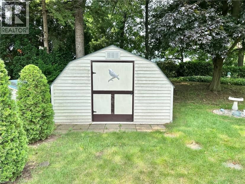 44 DOUGLAS Avenue — photo 36 of 40