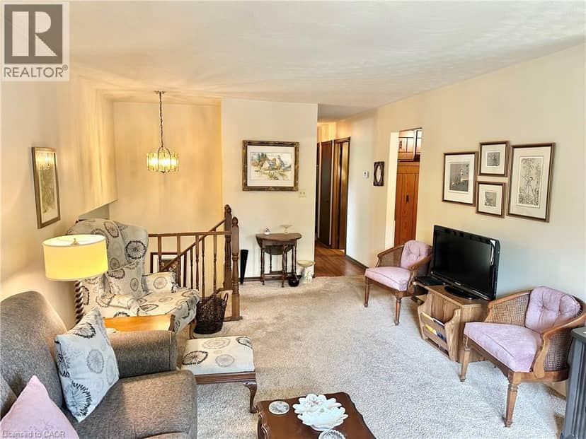 44 DOUGLAS Avenue — photo 7 of 40