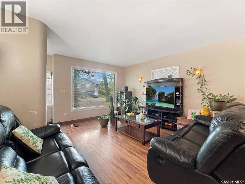 1021 105th STREET, North Battleford, photo 3