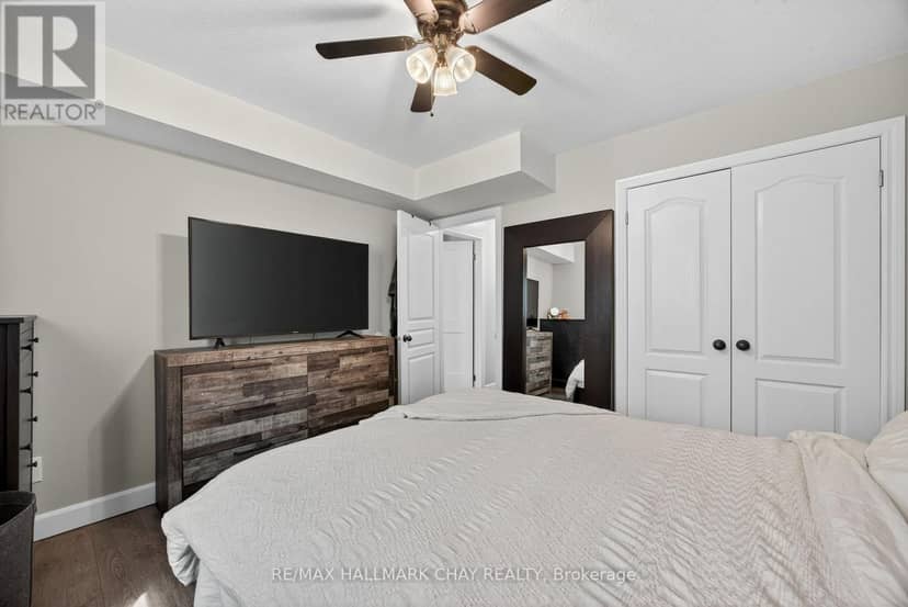 195 Louisa Street — photo 13 of 40