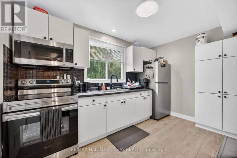 195 Louisa Street — photo 9 of 40