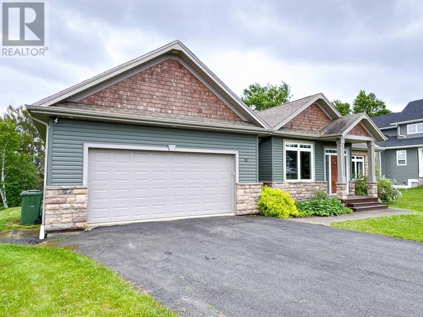 41 Southampton Drive — photo 3 of 31