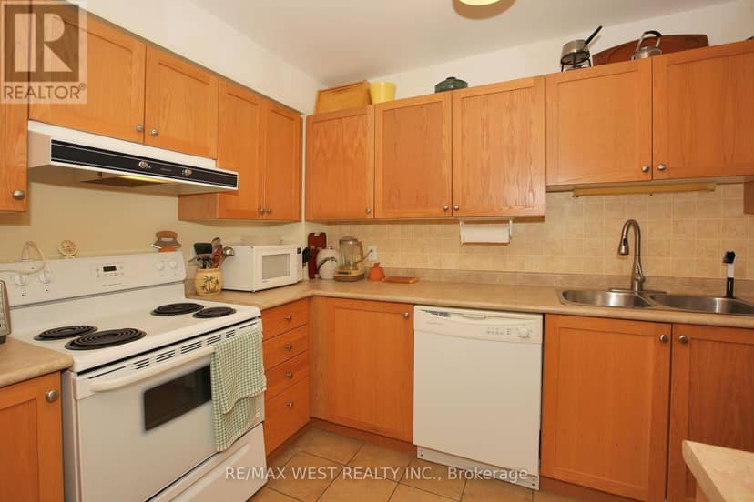 223 - 32 Church Street — photo 9 of 24