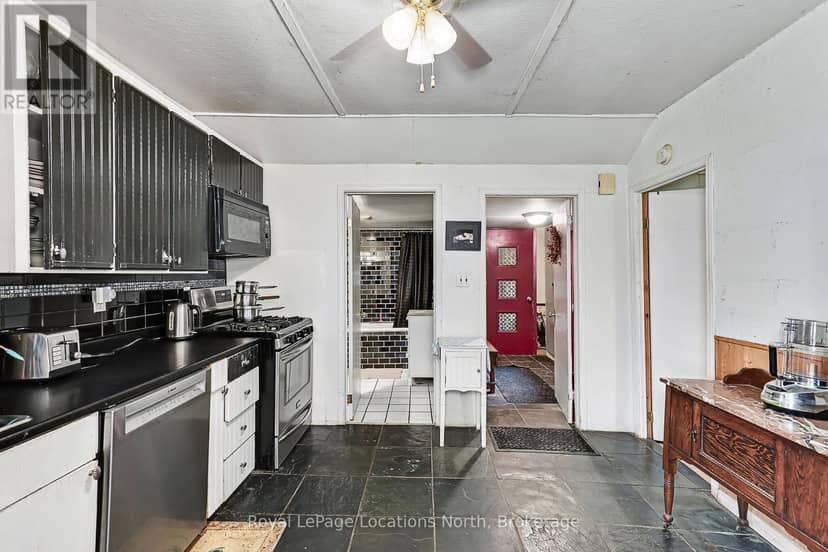 21 Eva Crescent — photo 19 of 39