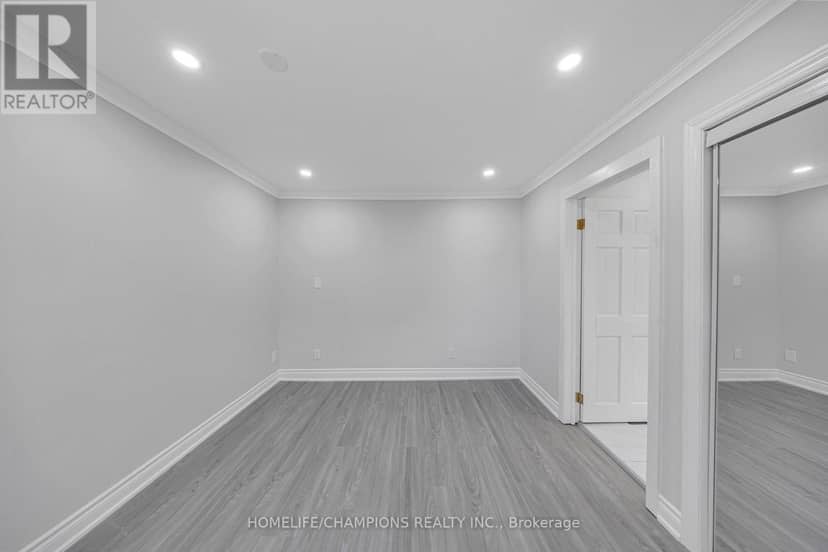 997 Mount Albert Road — photo 10 of 37