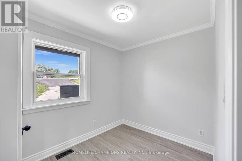 997 Mount Albert Road — photo 16 of 37