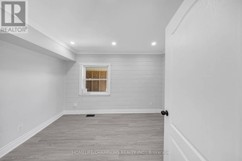 997 Mount Albert Road — photo 20 of 37
