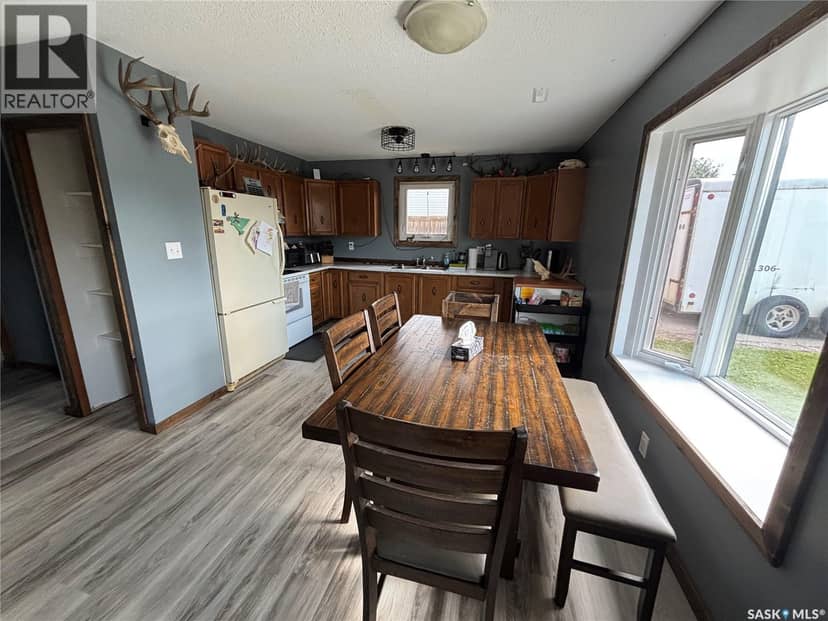 114 Saskatchewan CRESCENT — photo 11 of 29