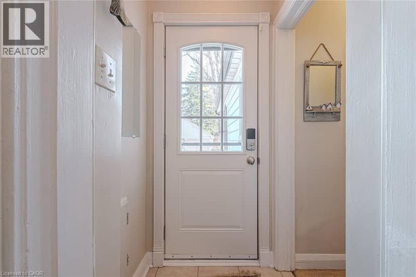 109 TALBOT Street N — photo 20 of 40