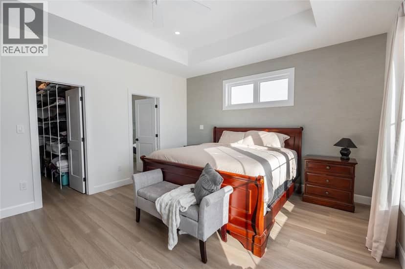3613 Queen STREET — photo 19 of 40
