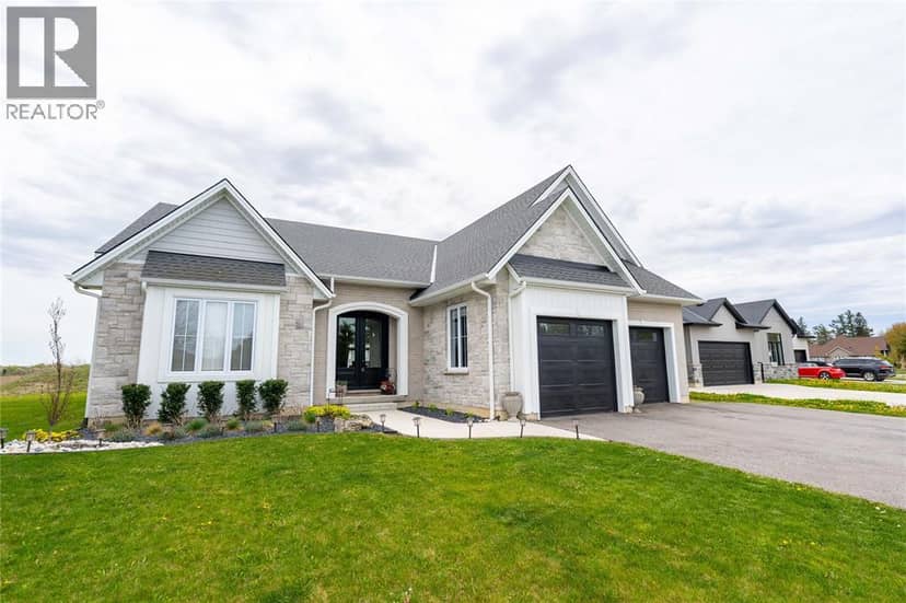 3613 Queen STREET, Plympton-Wyoming, photo 2