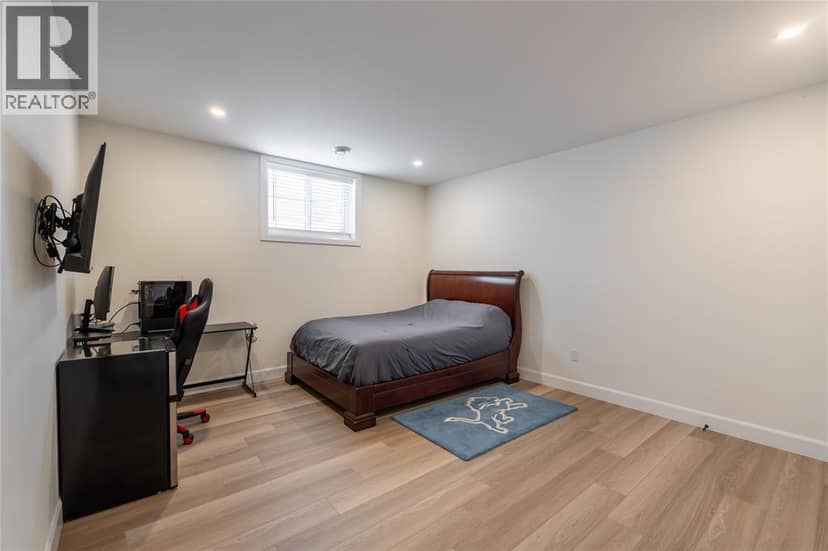 3613 Queen STREET — photo 36 of 40
