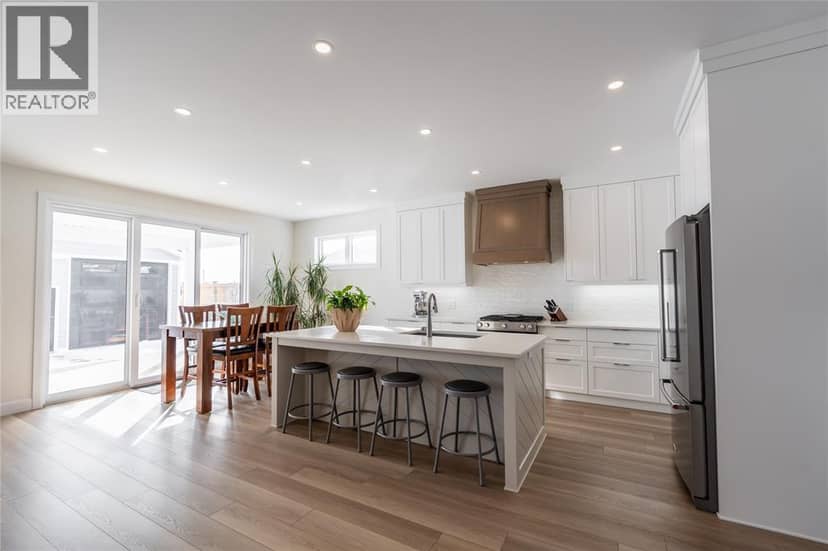 3613 Queen STREET — photo 9 of 40