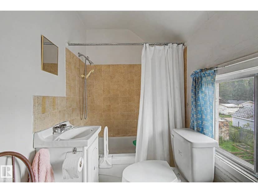 9334 106A AV NW — photo 38 of 40