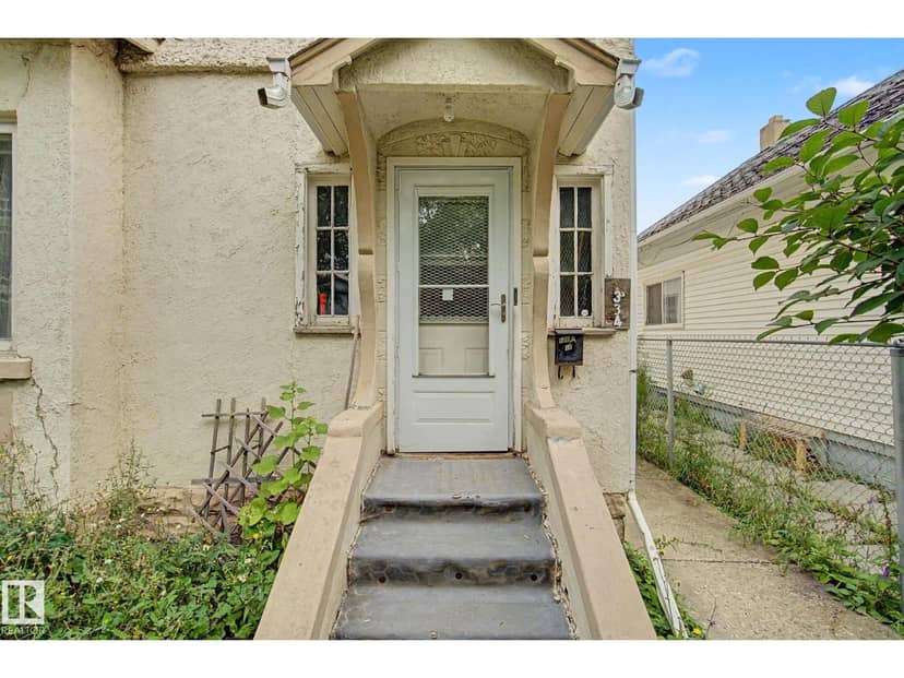 9334 106A AV NW, Edmonton, photo 2