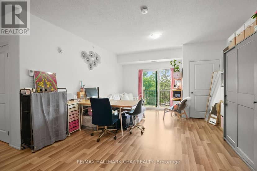 404 - 157 Wellington Street E — photo 11 of 34