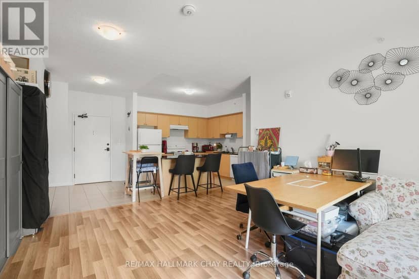 404 - 157 Wellington Street E — photo 13 of 34