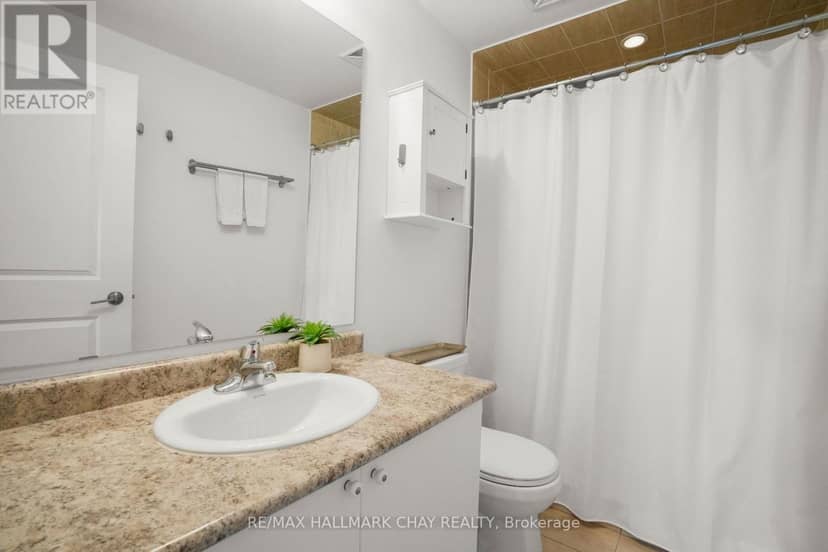 404 - 157 Wellington Street E — photo 15 of 34