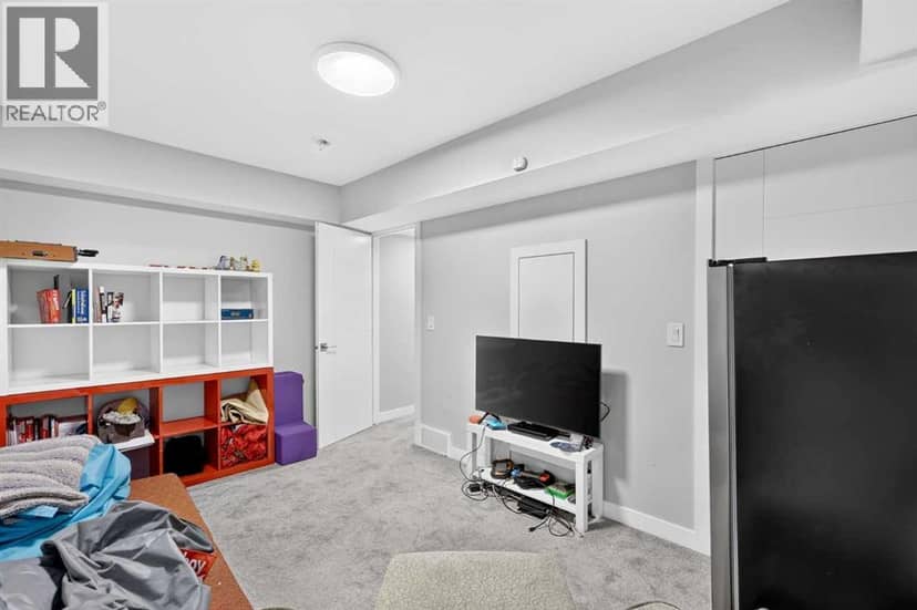 3414 15 Street SW — photo 16 of 33