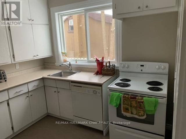 1-4 - 58 Penetang Street, Barrie, photo 2