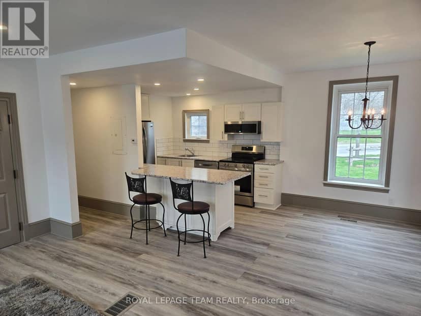 106 Renfrew Street S — photo 10 of 32