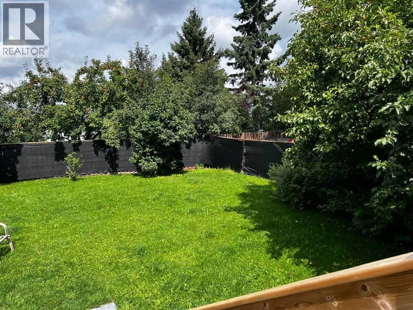 804 7 Street, Fox Creek, photo 2