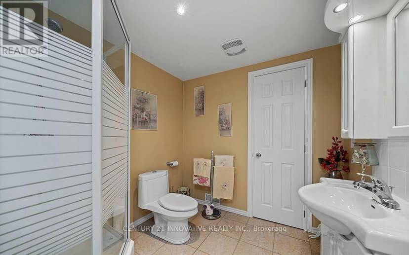 915 Catskill Drive E — photo 24 of 32