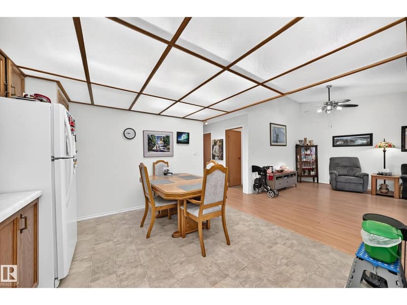 7530 137A AV NW — photo 13 of 33