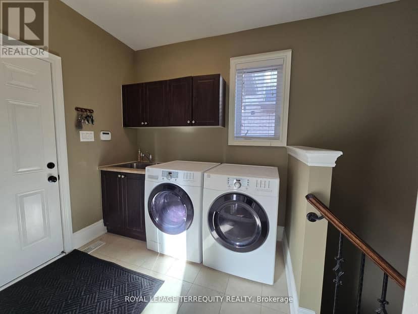19 Black Diamond Crescent — photo 13 of 40