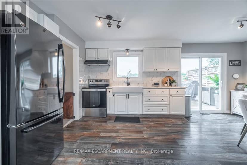 368 Caithness Street — photo 10 of 40