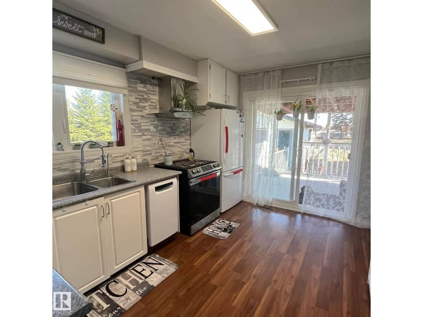 5027 49 Ave — photo 14 of 31