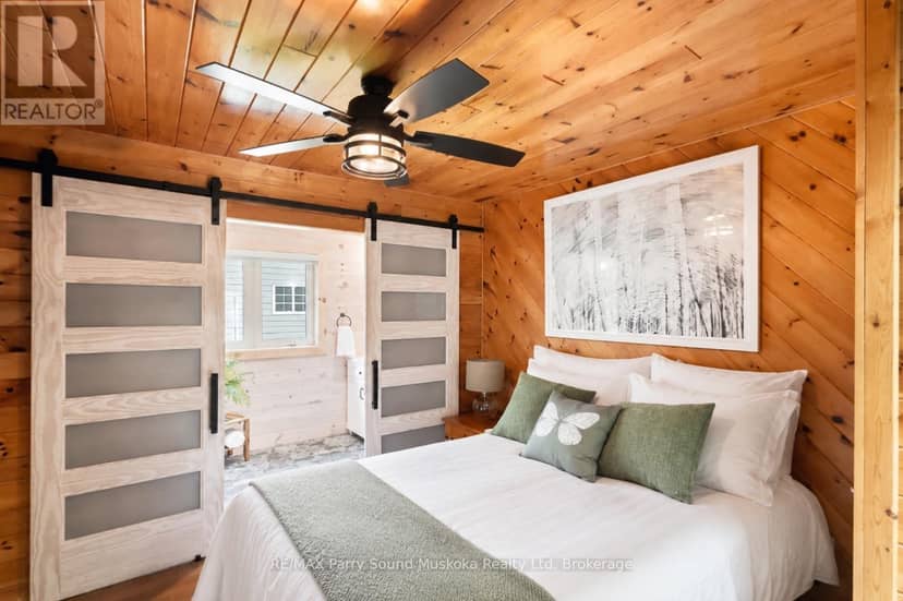 587 Centre Road — photo 14 of 36