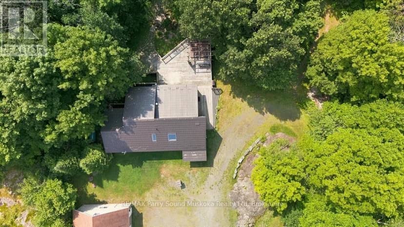 587 Centre Road — photo 35 of 36