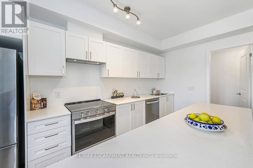 251 - 1075 Douglas McCurdy Common — photo 12 of 37