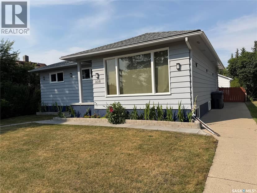228 8th AVENUE E — photo 1 of 40