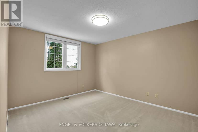 28 Weybridge Drive — photo 33 of 40