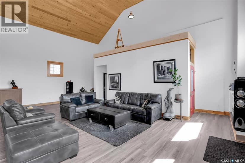 310 F Avenue S — photo 1 of 40