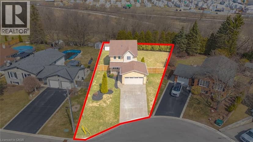 200 MORRISON Drive, Caledonia, photo 2