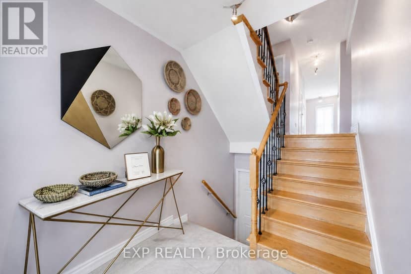 3 Baffin Court, Richmond Hill, photo 2
