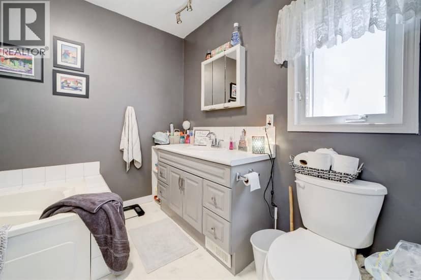 222 McEwan Street — photo 15 of 40