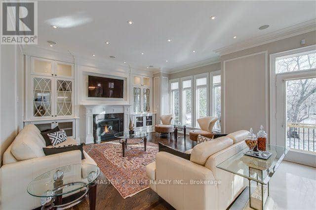 337 Horsham Avenue — photo 3 of 40