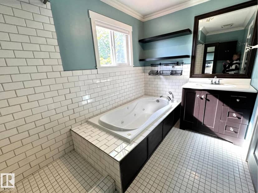 4631 47 AV — photo 33 of 40