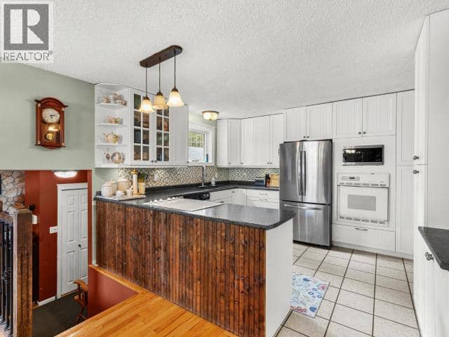 8 11th Avenue — photo 10 of 40