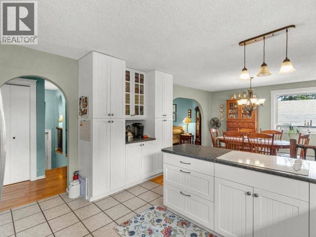8 11th Avenue — photo 13 of 40