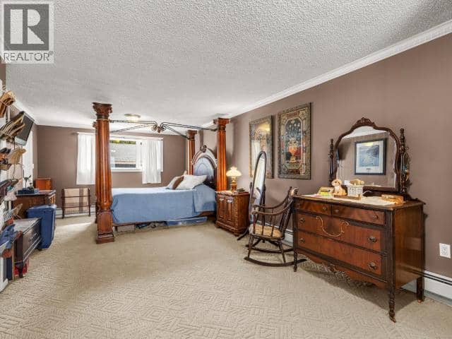 8 11th Avenue — photo 15 of 40