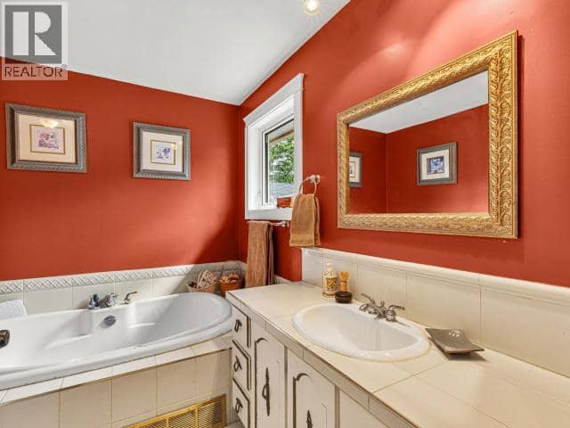 8 11th Avenue — photo 17 of 40